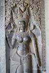 Apsara aux parties lissées par les touchers des passants, Angkor Vat, Cambodge.