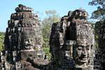 Visages de pierre surmontant la galerie est, Bayon, Angkor Thom, Cambodge.
