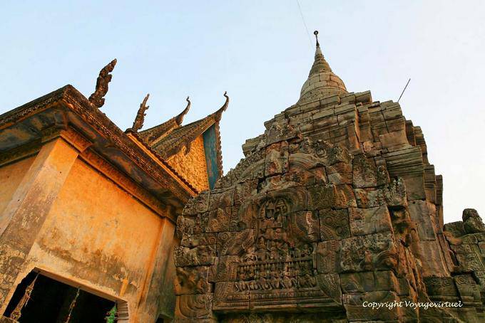 Gopura ancienne et pagode moderne, Wat Nokor, Kampong Cham - Cambodge