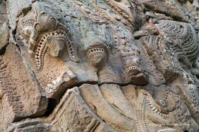 Gueules de monstre sculptées, Wat Nokor, Kampong Cham - Cambodge