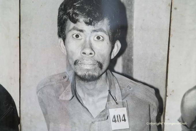 Prisonnier terrorisé photographié à son arrivée à Tuol Sleng, Phnom Penh - Cambodge