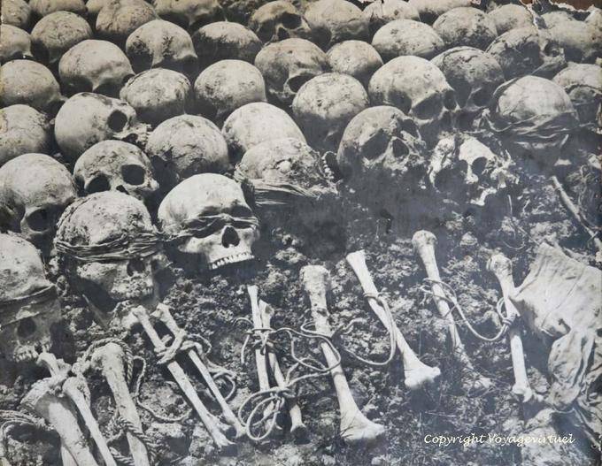 Têtes de morts aux yeux bandés, Tuol Sleng, Phnom Penh - Cambodge