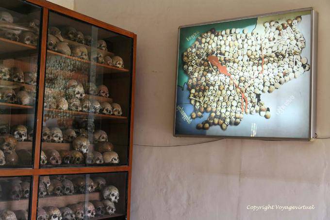 Exposition de crânes des victimes du génocide, Tuol Sleng, Phnom Penh - Cambodge
