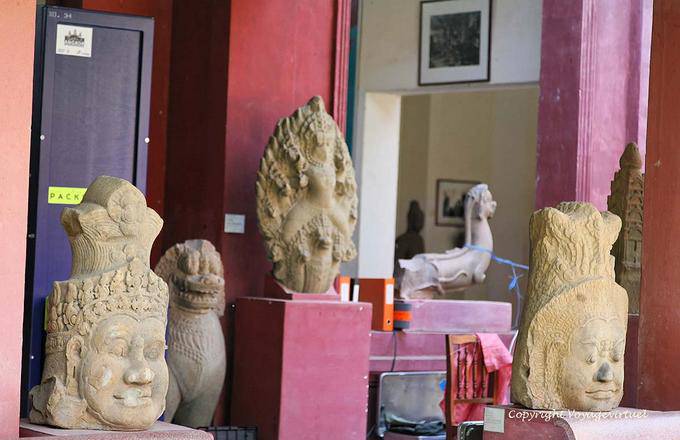 Tête de Yaksa et autres trésors, Musée National, Phnom Penh - Cambodge