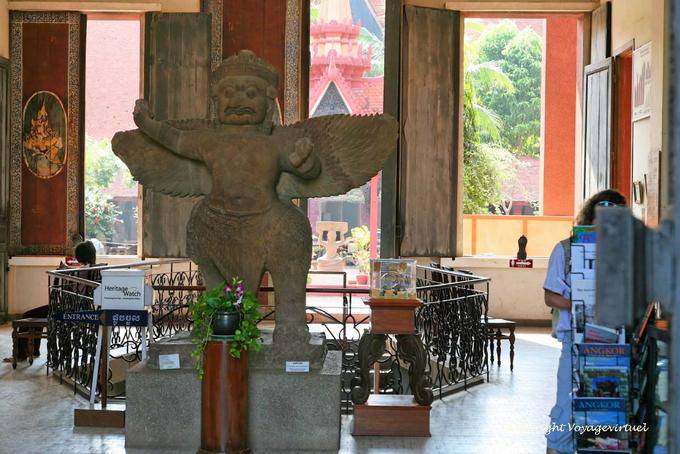 Garuda en pierre venant de Prasat Thom, Museum Phnom Penh - Cambodge