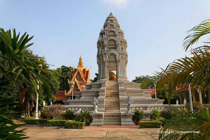 Stupa royal dans le jardin de la Pagode d'Argent, Phnom Penh - Cambodge