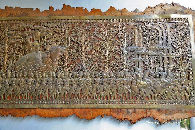 Fresque sculptée dans le métal, Wat Preah Keo, Phnom Penh - Cambodge