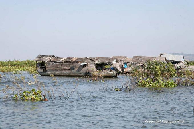 Péniche habitation sur la grande rivière d'eau douce ou Tonlé Sap - Cambodge