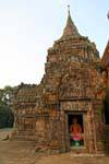 Stupa central et bouddha, Wat Nokor, Kampong Cham, Cambodge.