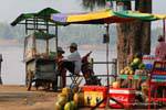 Echoppe au bord du flauve, Kracheh (Kratie), Cambodge.