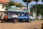 Camion de transport en commun, Kracheh (Kratie), Cambodge.