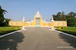 La porte de la Victoire (Victory Gate), Palais Royal, Phnom Penh, Cambodge.