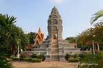 Stupa royal dans le jardin de la Pagode d'Argent, Phnom Penh, Cambodge.
