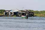 Micro-village flottant sur le lac Tonlé Sap, Cambodge.