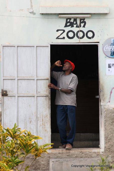 Santiago, Tarrafal, devant le bar - Cap Vert