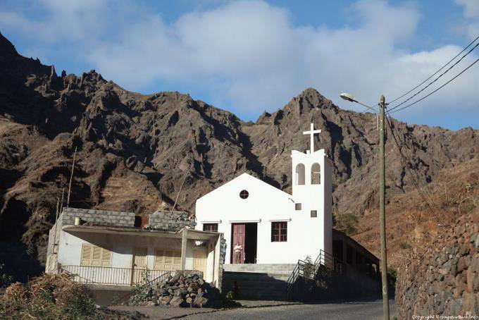 Santo Antão, boca de Ambas Caibros, église post moderne - Cap Vert