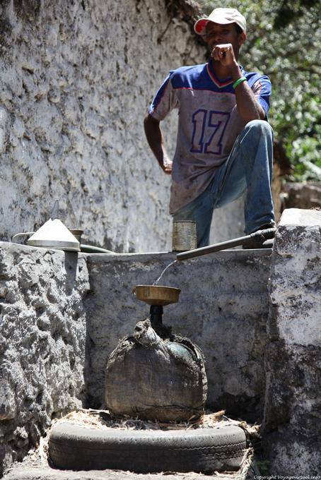 Préparation du grogue, Santo Antão, Lombo de Pico Xoxo - Cap Vert