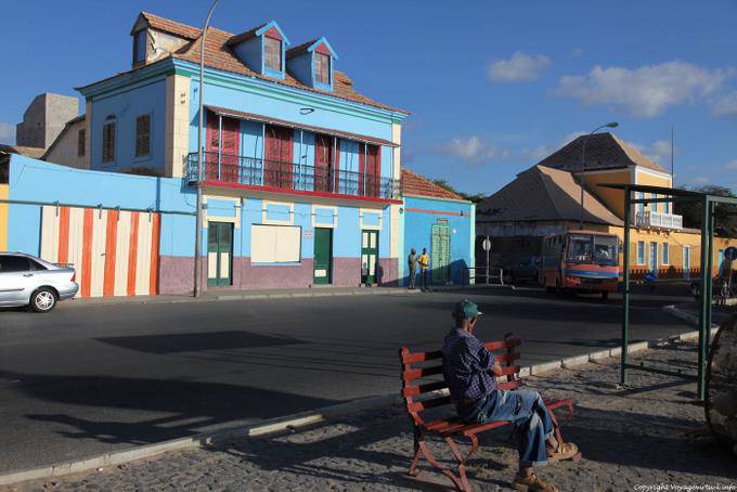 Sur le banc, São Vicente, avenida Republica, Mindelo - Cap Vert