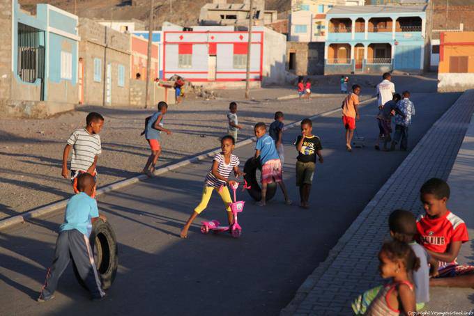 São Vicente, Sao Pedro, jeux d'enfants au couchant - Cap Vert