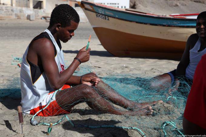 São Vicente, Sao Pedro, ravaudage de filet - Cap Vert