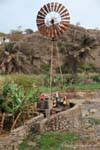 Santiago, éolienne et eau bienfaitrice, Cap Vert.
