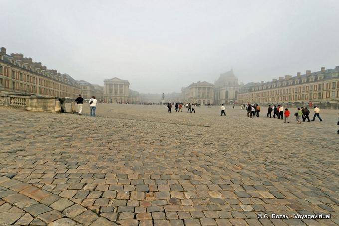 La Place d'Armes au petit matin, Versailles