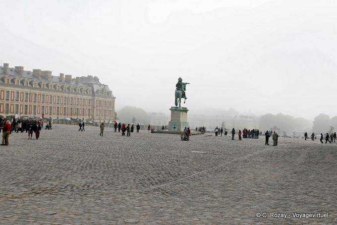 Statue de Louis XIV, Place d'Armes, Versailles