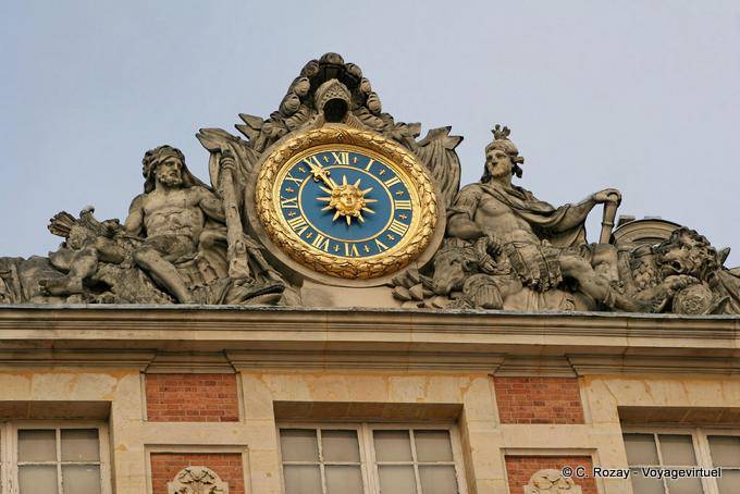 Horloge corps central, Versailles