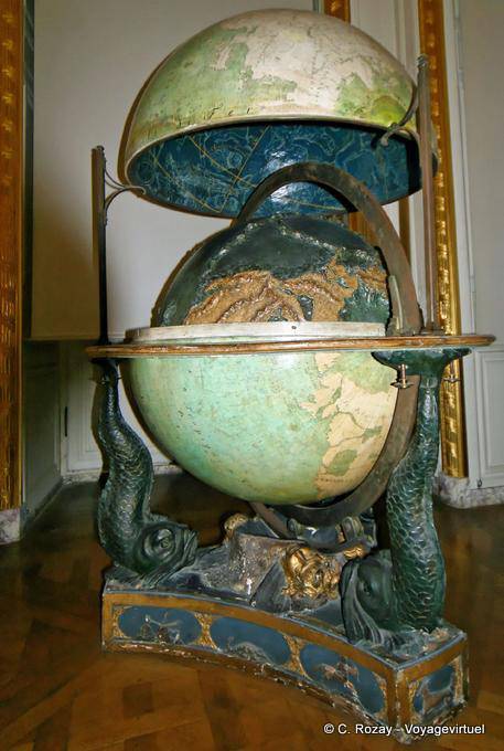 Globe céleste et terrestre, exécuté par Mancelle en 1781, Grand Cabinet du Dauphin, Versailles