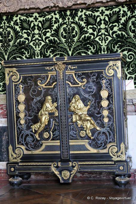 Commode du salon de l’Abondance, Appartement du Roi, Versailles