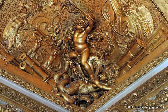 Angle haut du Salon de Mars, Versailles