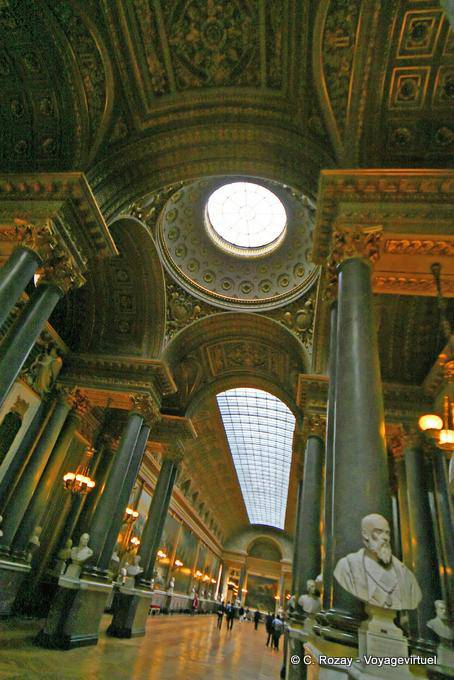 Vue sur colonnes du salon des Batailles, Versailles