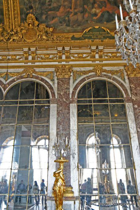 Galerie des Glaces, reflet des visiteurs, Versailles