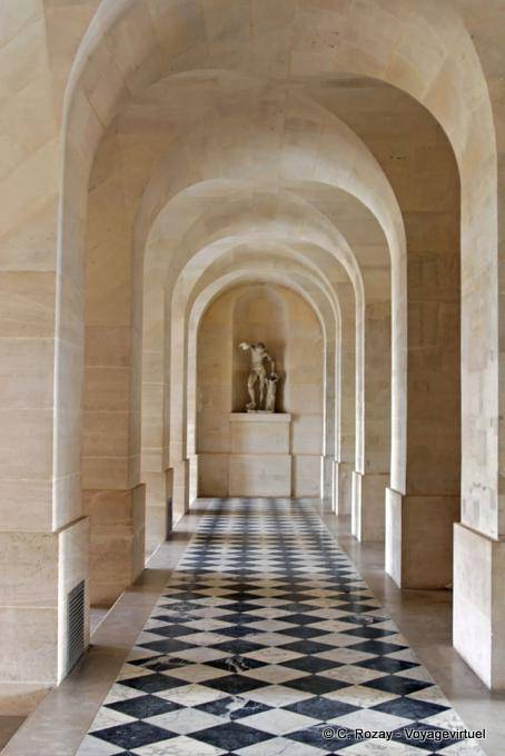 Salon des Hoquetons, vers Appartement de Madame Adélaïde, Versailles