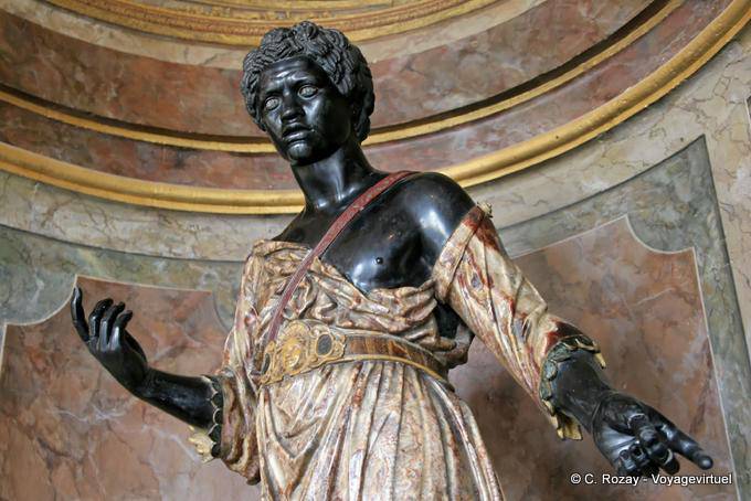Salon des Hoquetons, Maure en marbre polychrome, Versailles