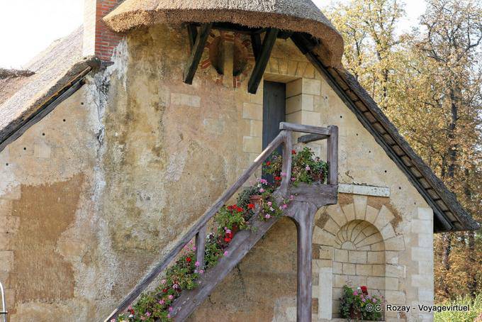 Escalier sur façade Est du Colombier, Hameau de la Reine, Versailles