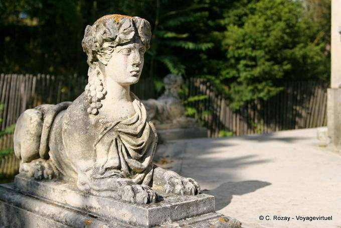 Sphynx d'époque classique, Hameau de la Reine, Versailles
