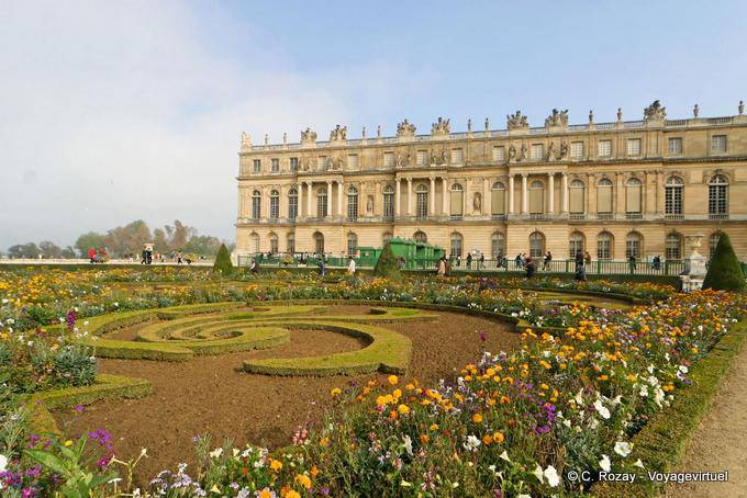 Château de Versailles vu du parterre Sud