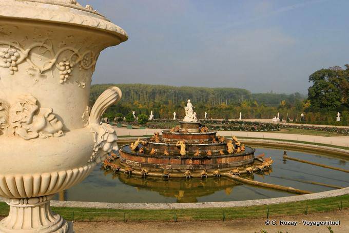 Vue plongeante sur bassin de Latone, Versailles