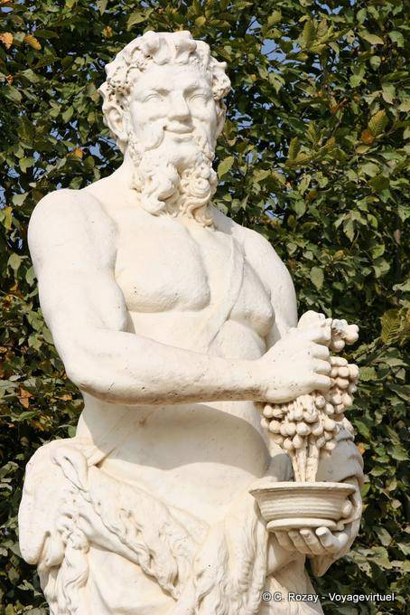 Statue de Faune par Jacques Houzeau, 1687, Demi-Lune du Parterre de Latone, Versailles