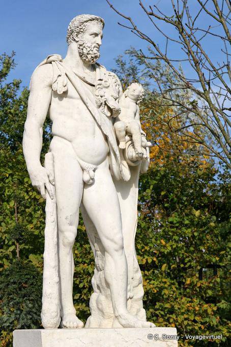 Statue d'Hercule et Télèphe par Noël Jouvenet, 1685, Versailles