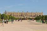 Vue sur le château de Versailles depuis les parterres de Latone