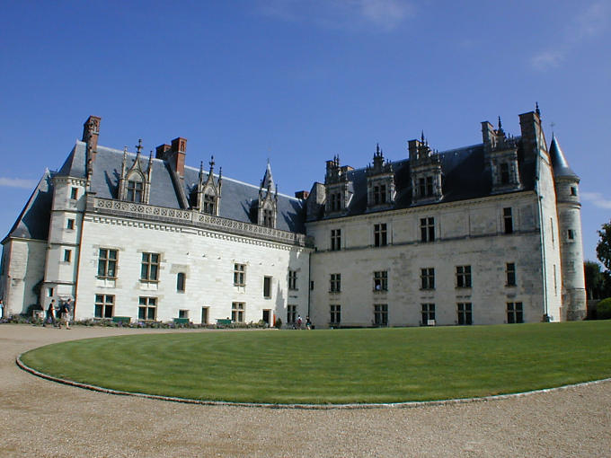 Façades du Château d'Amboise, côté jardin, France.