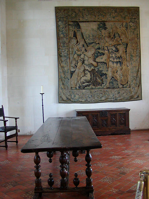 Table et tapisserie, Château d'Amboise, France.