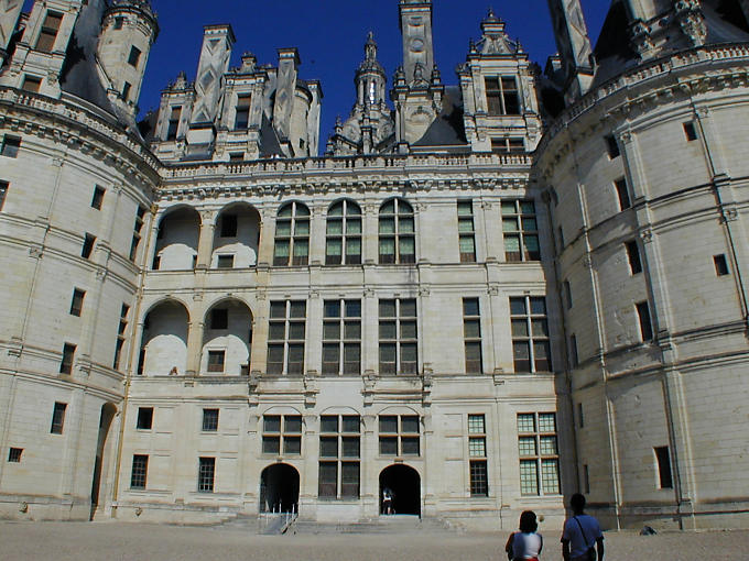Débauche de fenêtres, Chambord, France.