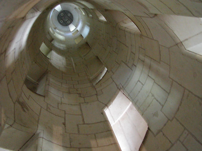 Intérieur de l'escalier central à double-hélice, Château de Chambord, France.