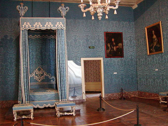 Chambre de la Reine, Château de Chambord, France.