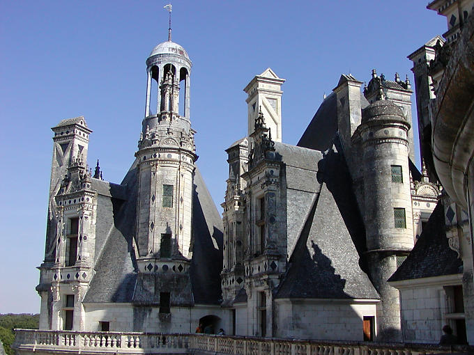 En longeant la terrasse, Château de Chambord, France.