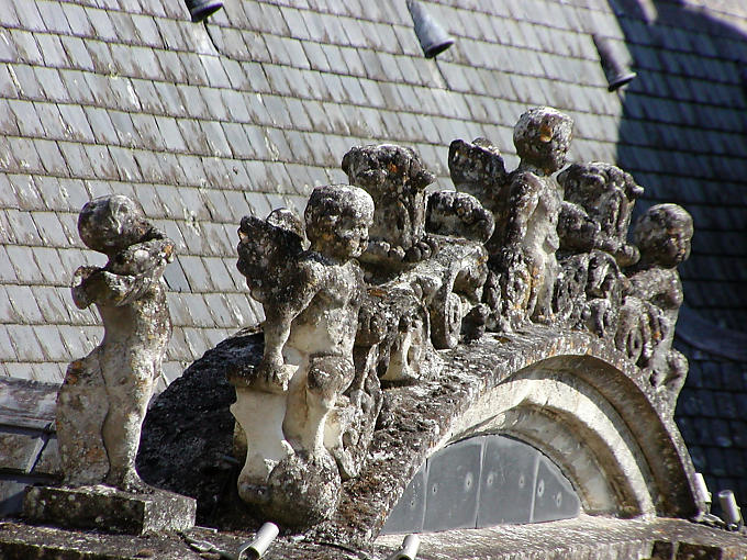 Putti, petits amours nus, Chambord, France.