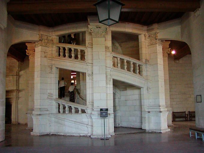 Entrée de l'escalier à doubles révolutions, Chambord, France.
